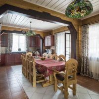 idée d'un bel intérieur de cuisine dans une photo de maison en bois