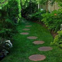 idea of ​​using unusual garden paths photo