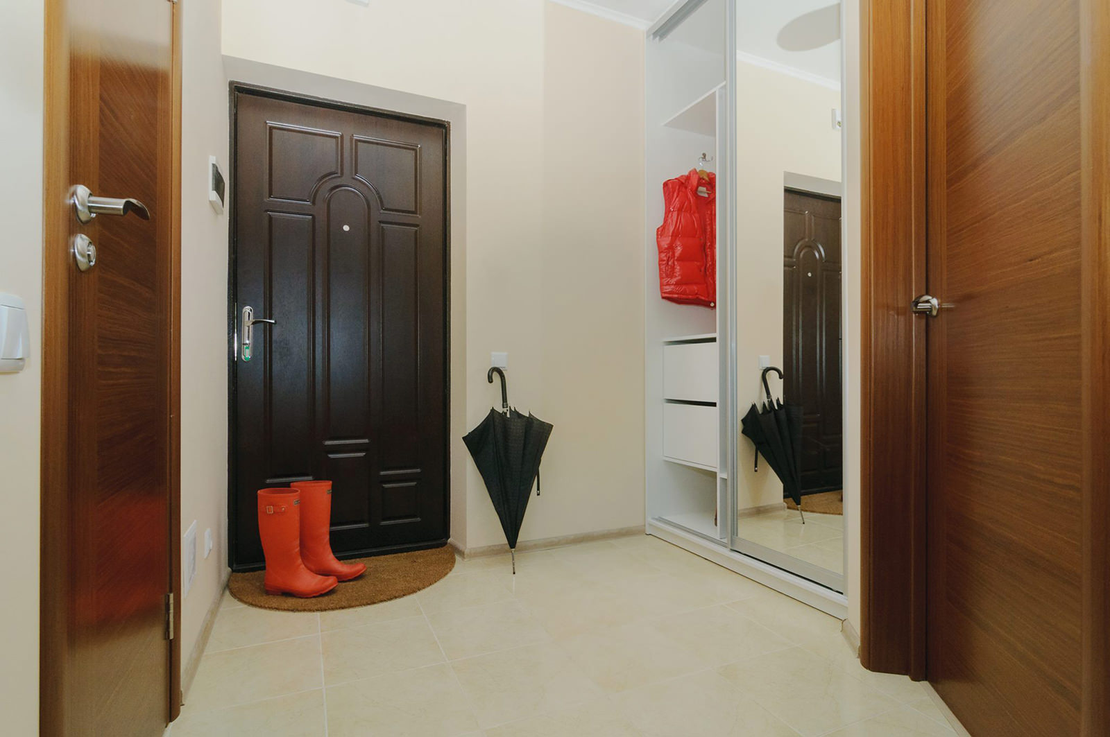 hallway design in beige tones