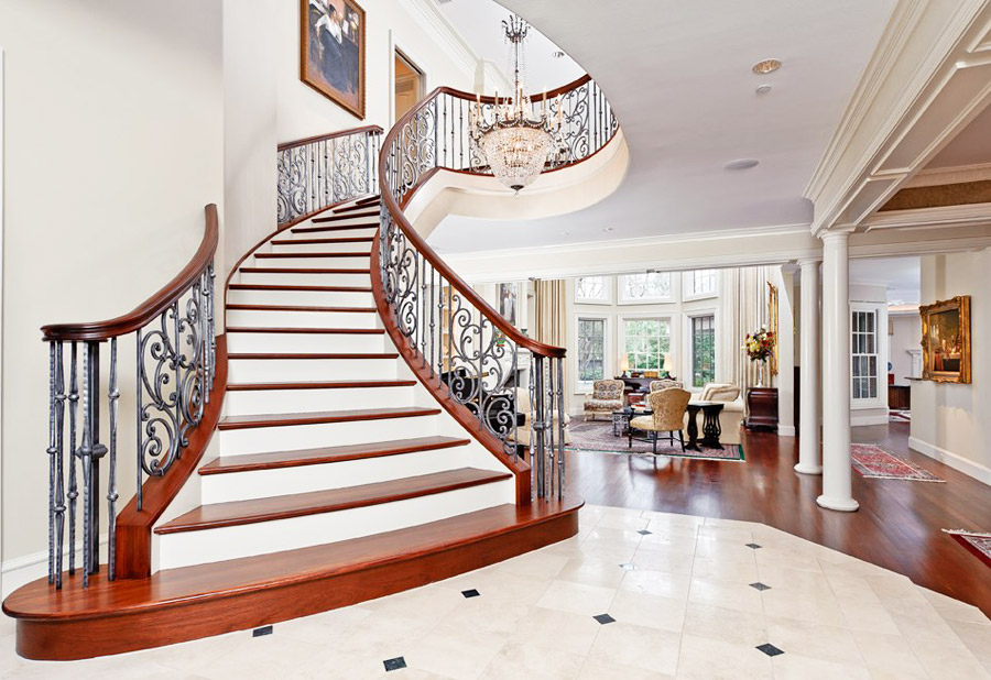 escalier à l'intérieur du couloir