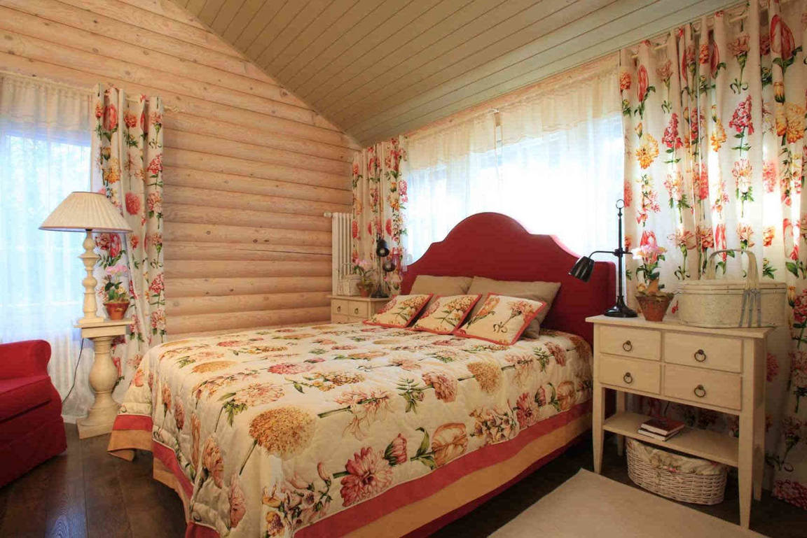 ceiling in the bedroom with log walls