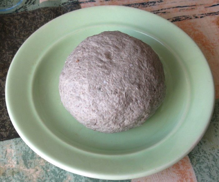 Papier-mâché paper pulp for interior decoration