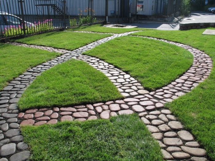 Garden paths made of natural stone