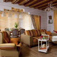 The contrast of bright furniture and light walls in the living room in Provence style