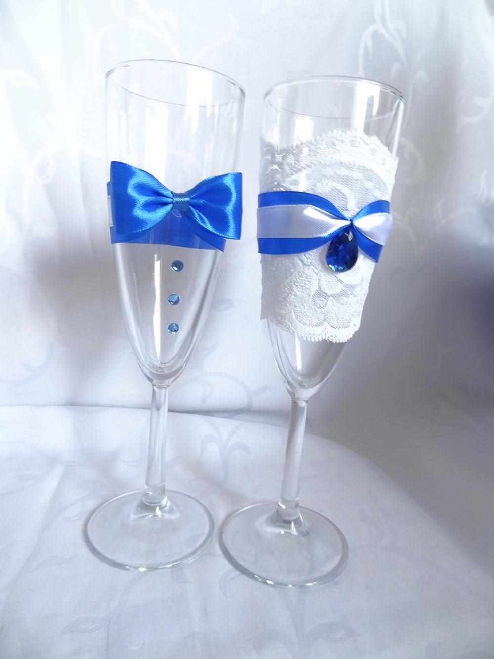 the idea of ​​bright decoration of the design of wedding glasses