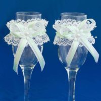 An example of a beautiful style of wedding glasses