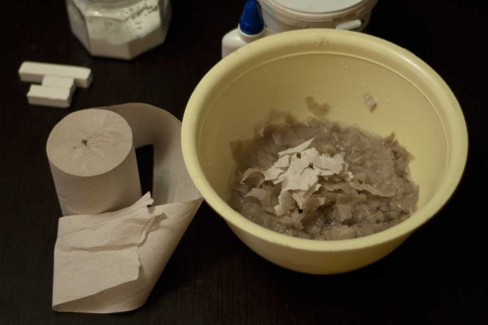 Do-it-yourself mass preparation for working in papier-mâché technique