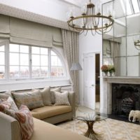 Arched window decoration in the living room