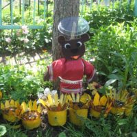 Garden crafts from improvised materials