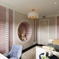 Round decorative niche in the bedroom wall