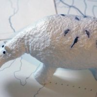 Membuat hippo mainan dari papier-mâché