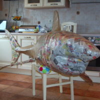 Membuat ikan hiasan dari papier-mâché do-it-yourself