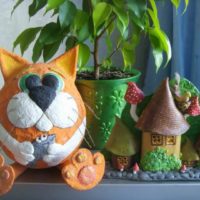 Komposisi hiasan papier-mâché DIY