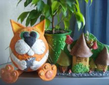 Komposisi hiasan papier-mâché DIY