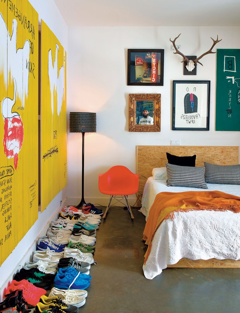 idea of ​​a light room decor in pop art style