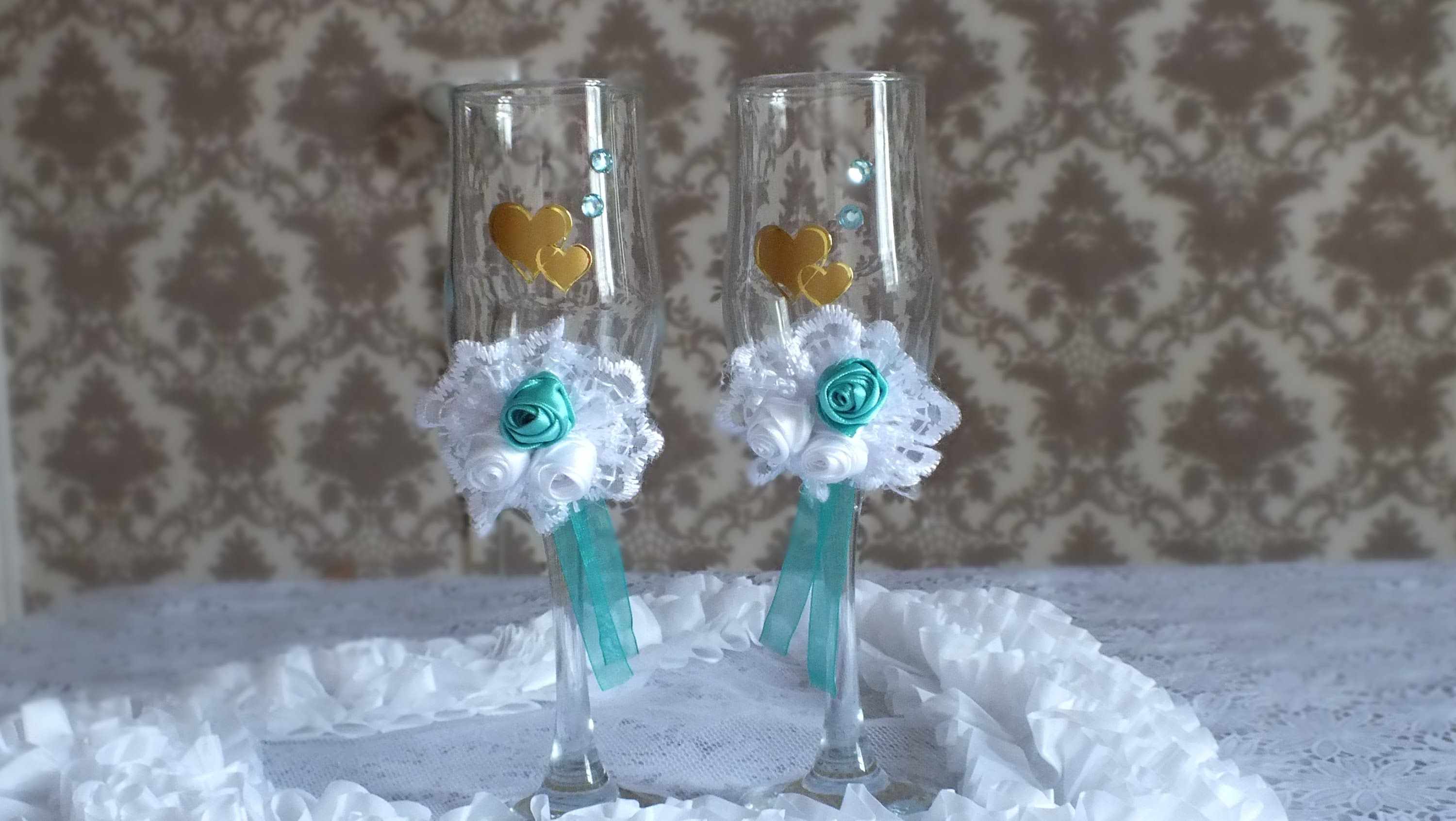 un exemple de décoration insolite du style des lunettes de mariage