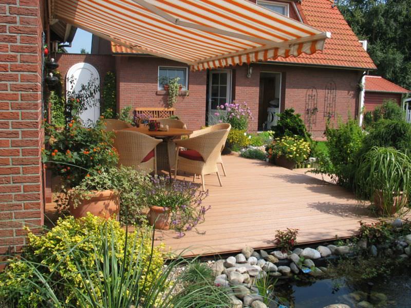 Potted plants in the design of the country terrace