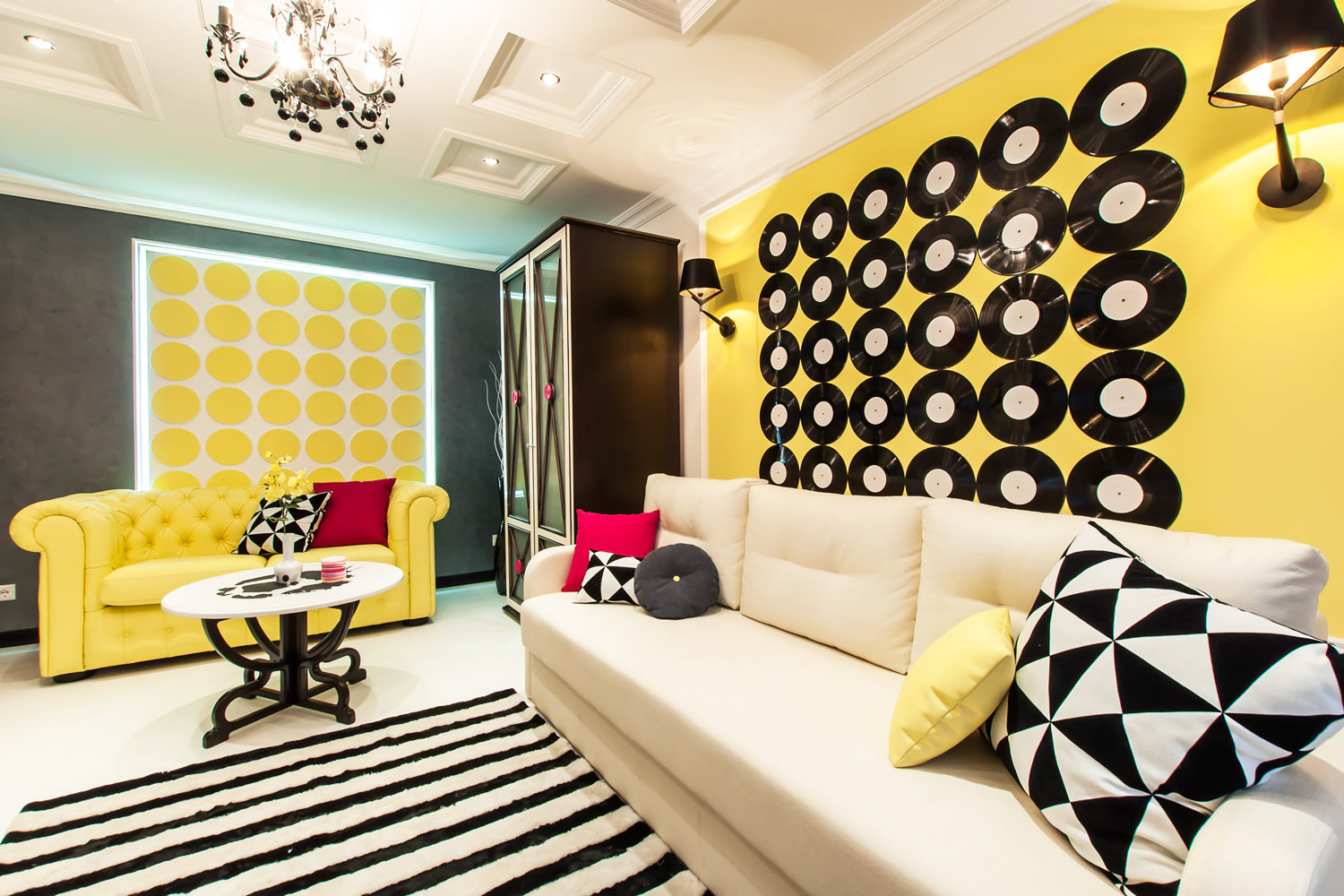 idea of ​​an unusual room decor in pop art style