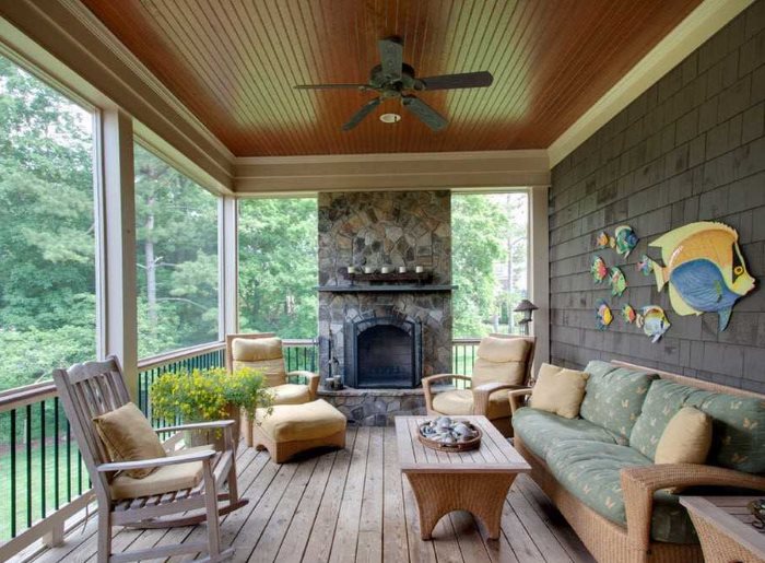 Colonial-style cottage fireplace