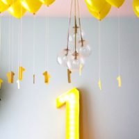 Ballons lumineux pour l'anniversaire de bébé