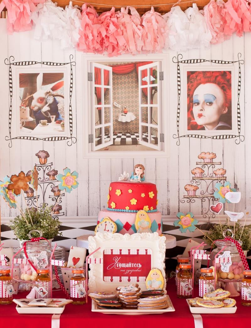 Décoration de chambre d'enfants bricolage dans le style d'Alice au pays des merveilles