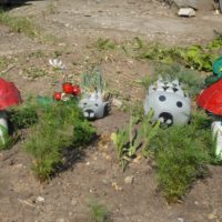 Garden figurines from improvised materials