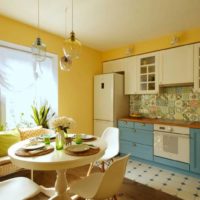 The combination of yellow and blue colors in the interior of the kitchen