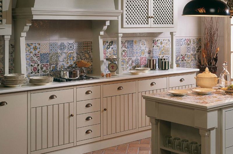 Mosaic tile kitchen apron