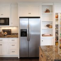 Niche in the kitchen to accommodate the refrigerator