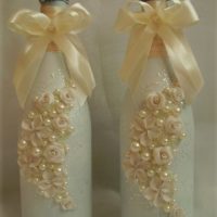 Volumetric stucco molding on wedding bottles