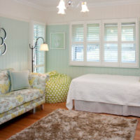 Walls from lining in mint color