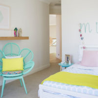 Yellow and mint colors in bedroom decor