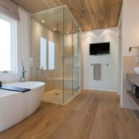 Moisture-resistant laminate in the bathroom