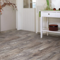 Laminate flooring di rumah negara