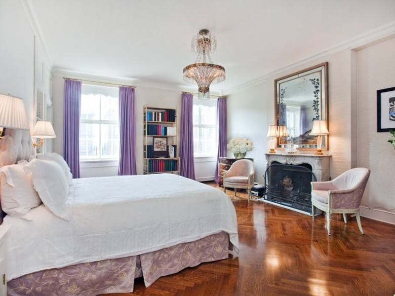 Lavender curtains in the interior of the bedroom