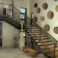 Decorative plates in the design of the stairwell