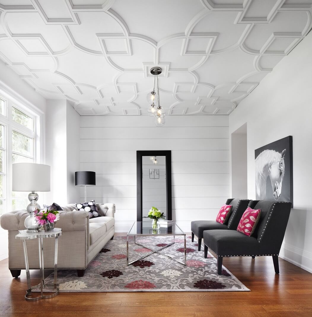 Minimalist ceiling moldings in the living room