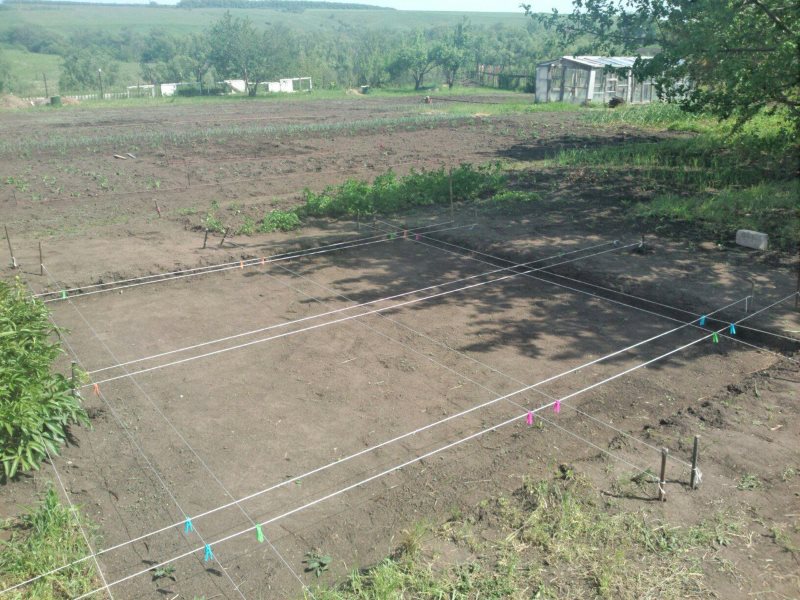 Marking the surface of the earth for the construction of a gazebo with your own hands