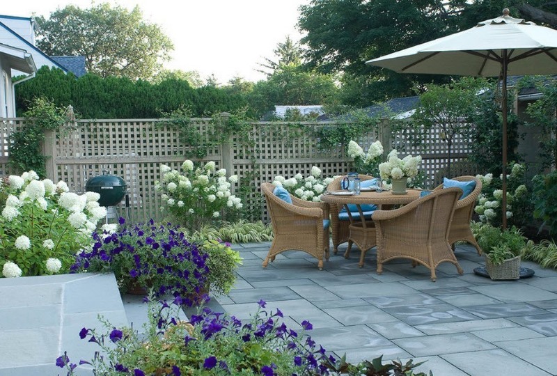 Patio for relaxing and eating on the concrete floor