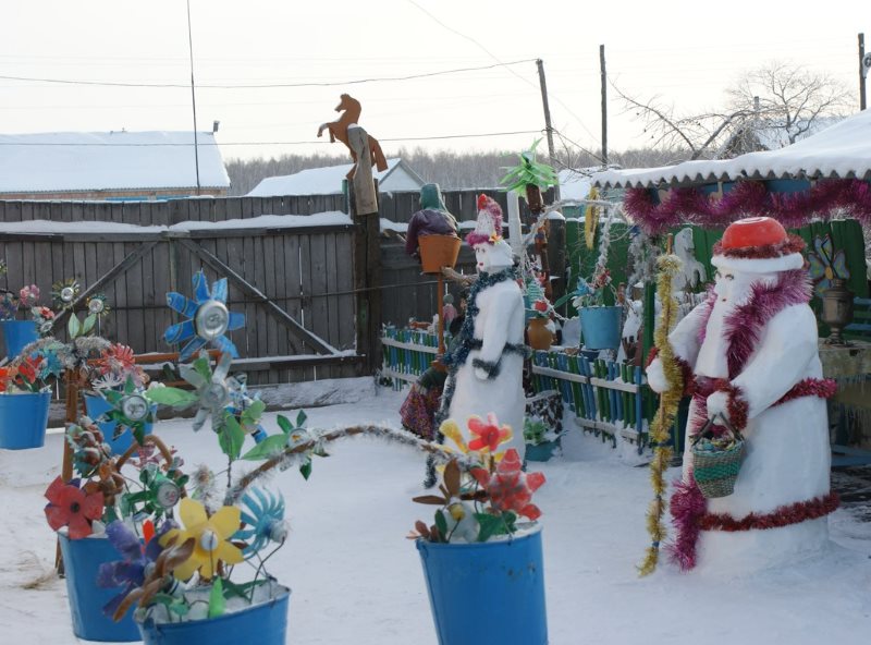 Beautiful design of a private courtyard in winter