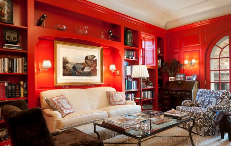 White sofa against the background of red walls in the living room