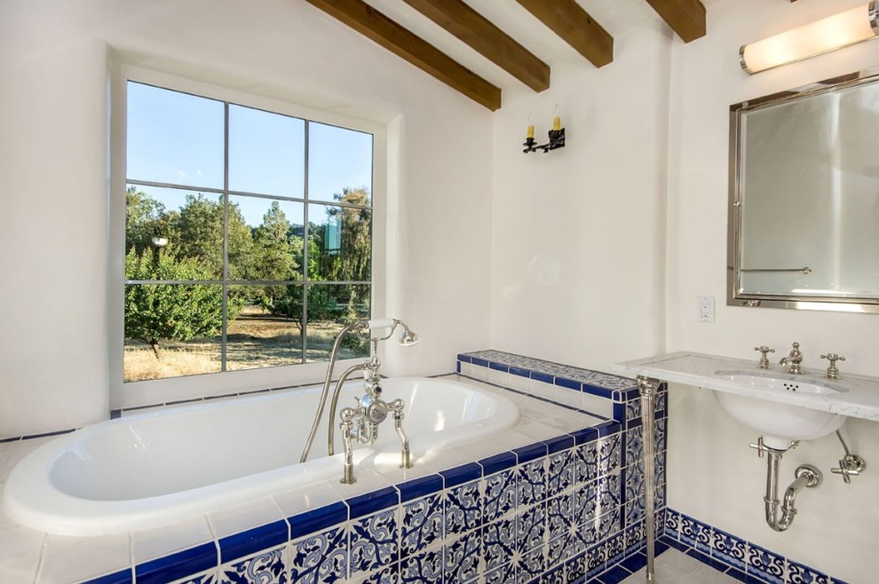 Decorating the bathroom ceiling with wooden beams