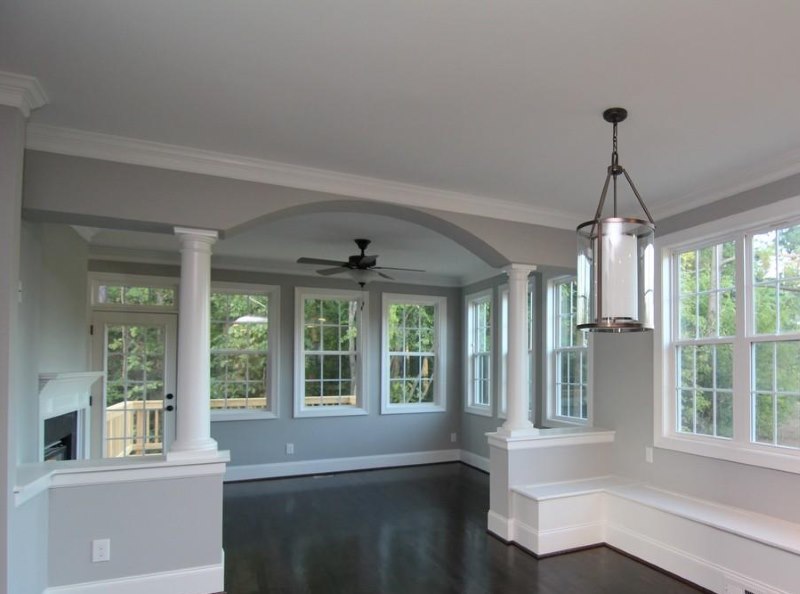 Living room of a country house with columns of a Doric order