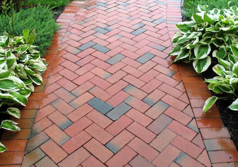 Clinker garden path wet