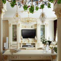 Antique columns in the interior of the living room