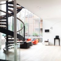 Bearing column in the lobby of a country house