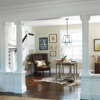 Embossed columns in the design of the living room