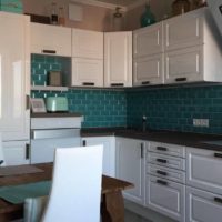 Ceramic apron in the kitchen with white furniture