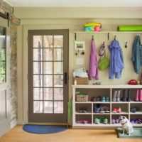 Open storage system in the hallway of a country house