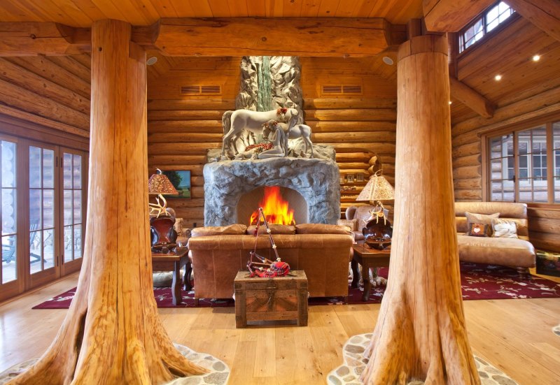 Wooden columns in the interior of a log house